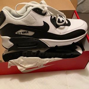 White and black Nike air max 90